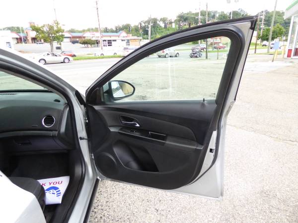 2013 Chevrolet Cruze 1LT RUNS NICE 90DAYS WRNTY CLEAN TITLE LOW for sale in Roanoke, VA – photo 13