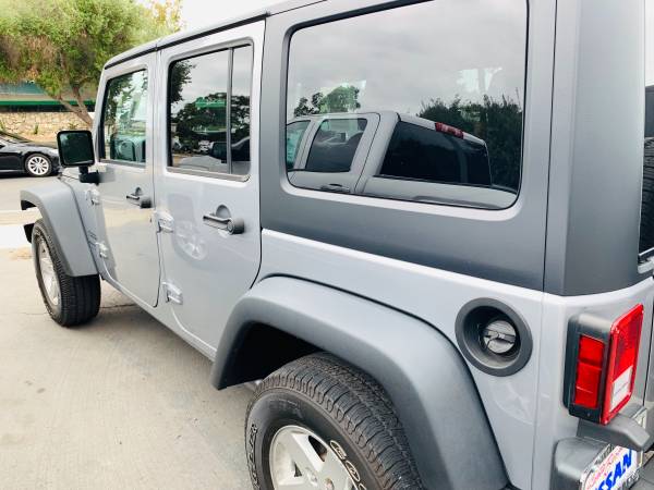 2016 Jeep Wranger Unlimited-Nice Grey,high output V6,4wd,ONLY 33k!! for sale in Santa Barbara, CA – photo 4