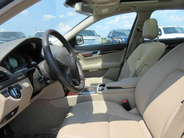 ** 2009 MERCEDES C300 4MATIC- LOADED! AWD! GUARANTEED FINANCE! for sale in Lancaster, PA – photo 9