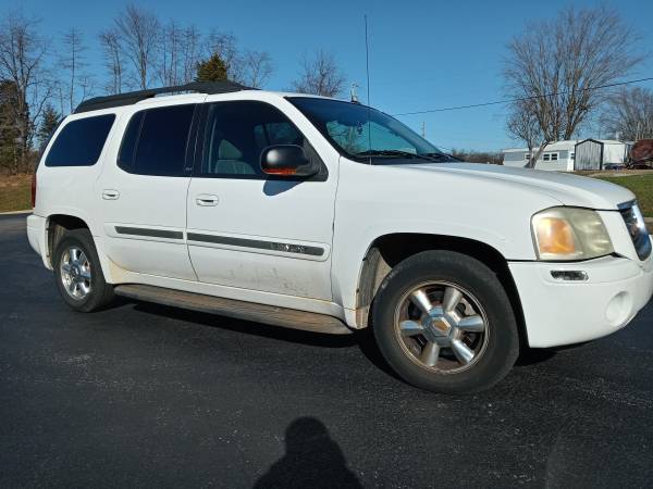 2004 GMC Envoy XL 4 WD - cars & trucks - by dealer - vehicle... for sale in Bloomington, IN – photo 4