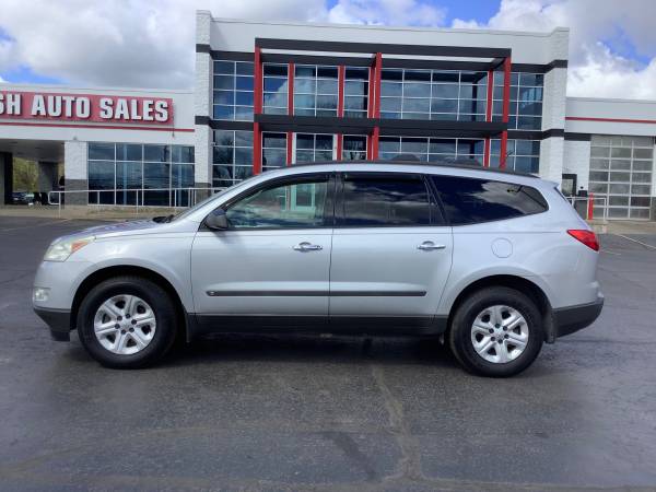 Nice! 2009 Chevy Traverse LS! 3rd Row! Reliable! for sale in Ortonville, MI – photo 2
