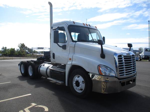 2013-2014 Freightliner Cascadia Day Cabs for sale in Chattanooga, TN – photo 13