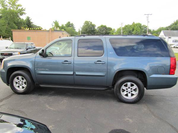 2008 GMC Yukon XL 1500 SLT 4WD *Leather + Moonroof + Backup Camera*... for sale in leominster, MA – photo 2