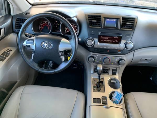 2011 Toyota Highlander - cars & trucks - by owner - vehicle... for sale in San Antonio, TX – photo 21