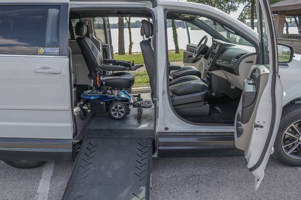 2017 Dodge Grand Caravan SXT wheelchair conversion van for sale in Springfield, OH – photo 4