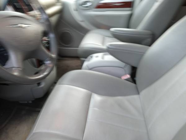 2006 CHRYSLER TOWN AND COUNTRY SIGNATURE SERIES - cars & trucks - by... for sale in Toms River, NJ – photo 9