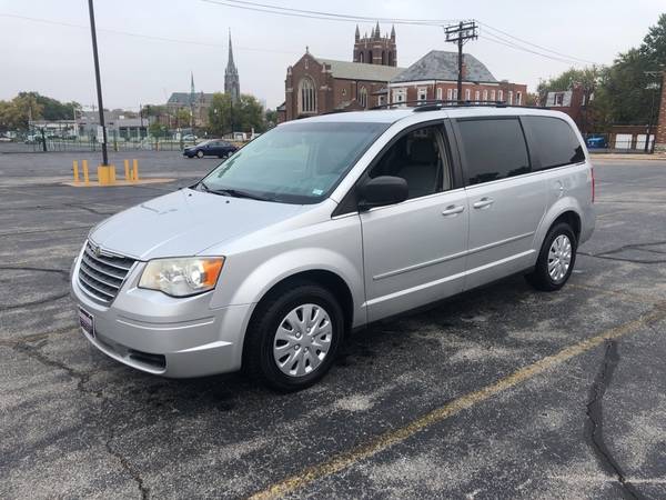 2009 CHRYSLER T & C! $2200 DOWN!! NO WAITING ON A CREDIT APPROVAL... for sale in Saint Louis, MO – photo 3