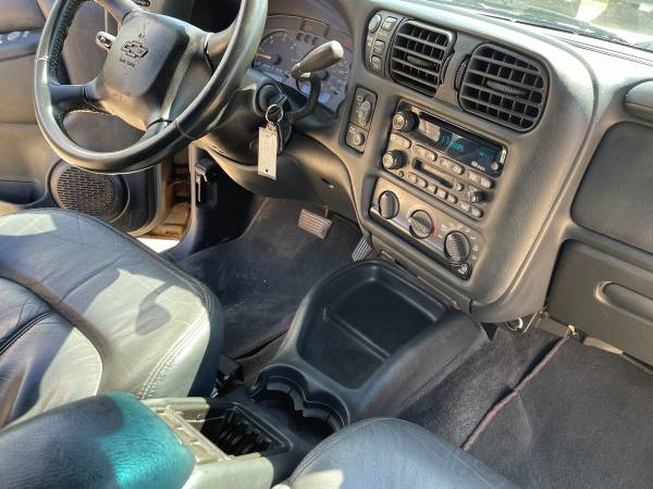 2002 Chevrolet Blazer LS 4WD, leather, camper/towing, 20 MPG/hwy for sale in Farmington, MN – photo 15