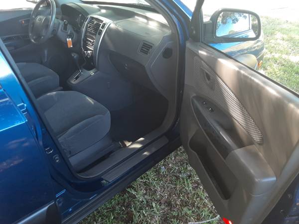 2006 Hyundai Tuscon GLS 4X4. V6. Very dependable! Road trip ready -... for sale in Clearwater, FL – photo 6