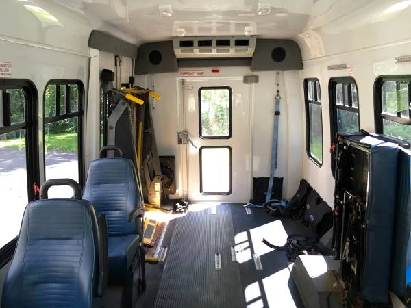 2008 FORD E-350 8 PASSENGER SHUTTLE BUS HANDICAP VAN ONLY 60K MILES! for sale in Enfield, MA – photo 9
