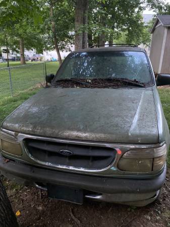 1998 Ford Explorer - cars & trucks - by owner - vehicle automotive... for sale in Winston Salem, NC – photo 2