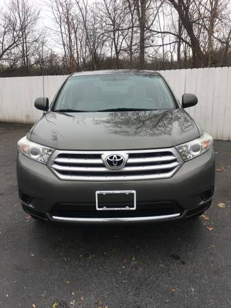 2011 Toyota Highlander SE 4WD WINTERS HERE! 6 Cylinder 3RD Row... for sale in Watertown, NY – photo 4