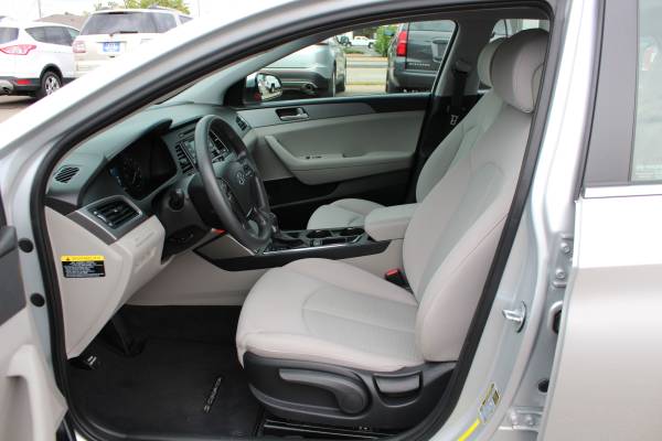 2015 Hyundai Sonata SE - cars & trucks - by dealer - vehicle... for sale in Wisconsin Rapids, WI – photo 10