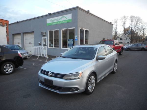 2011 VW JETTA 2.5 SEL LEATHER, SUNROOF. - cars & trucks - by dealer... for sale in Whitman, MA – photo 2