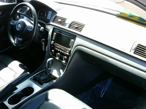 2014 Volkswagen Passat SE TDI-30k Miles! Heated Leather! Sunroof! -... for sale in Silvis, IA – photo 18