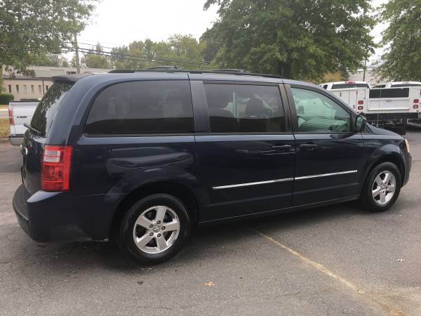 Dodge Caravan SXT-2008-Nice Inexpensive Van for The Family !! for sale in Charlotte, NC – photo 3