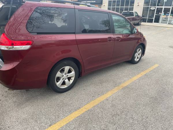 2011 Toyota Sienna le for sale in Skokie, IL – photo 20