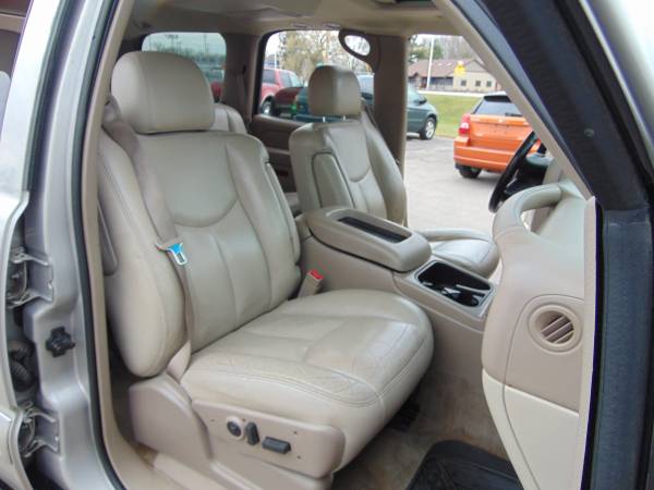 2004 CHEVY TAHOE LT 3RDROW 4DR 4X4 DVD V8 MOONROOF XCLEAN RUNS NEW... for sale in Union Grove, WI – photo 17