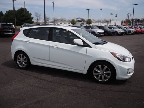 2013 Hyundai Accent SE - - by dealer - vehicle for sale in Youngstown, OH – photo 6