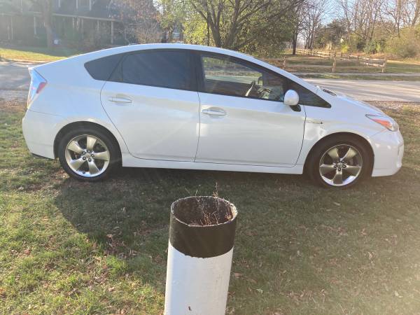 2013 Toyota Prius loaded - cars & trucks - by owner - vehicle... for sale in Lemont, IL – photo 3