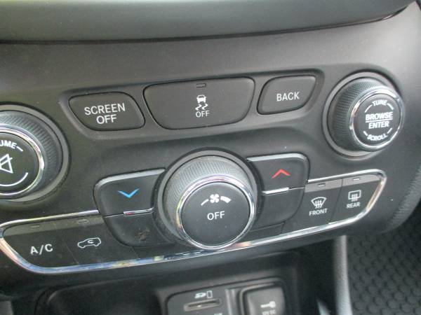 2014 Jeep Cherokee Sport Special Edition, Low Miles for sale in Owasso, OK – photo 13