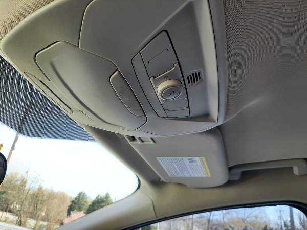 2014 Ford focus SE Hatch Back ONE OWNER - - by dealer for sale in Greenville, SC – photo 19