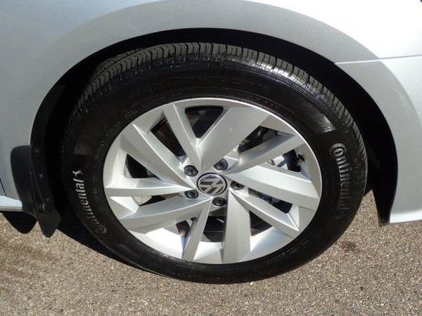 2018 Volkswagen Passat sedan 2.0T SE (Reflex Silver Metallic) for sale in Sterling Heights, MI – photo 10