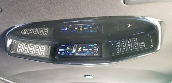 2011 Lincoln Town Car Limousine - cars & trucks - by owner - vehicle... for sale in Waterbury, CT – photo 7
