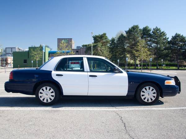 VERY CLEAN - 2011 Ford Crown Victoria Police Interceptor - cars & for sale in Royal Oak, MI – photo 4