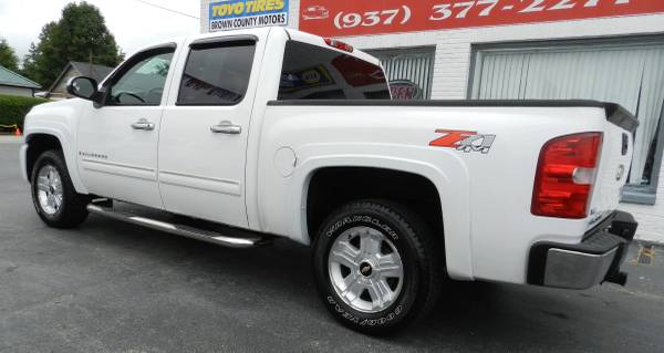 2009 Chevrolet Silverado 1500 LT - 4x4 4 Door - Crew Cab - White for sale in Russellville, OH – photo 2