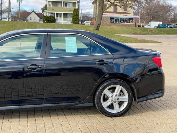 2013 Toyota Camry SE - cars & trucks - by dealer - vehicle... for sale in Aurora, IL – photo 3