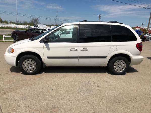 2007 Chrysler Town Country SWB 4dr Wgn for sale in NICHOLASVILLE, KY – photo 4