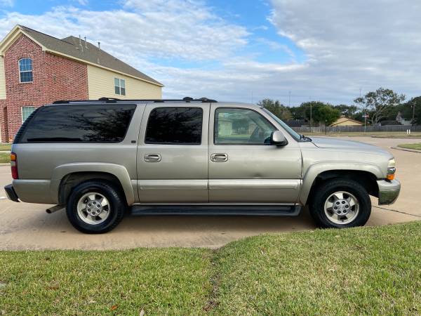 2002 CHEVY SUBURBAN LT 3RD ROW. $1750 - cars & trucks - by owner -... for sale in Missouri City, TX – photo 2