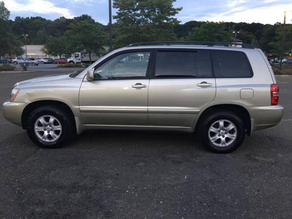 Toyota Highlander - cars & trucks - by owner - vehicle automotive sale for sale in Norwalk, CT – photo 4