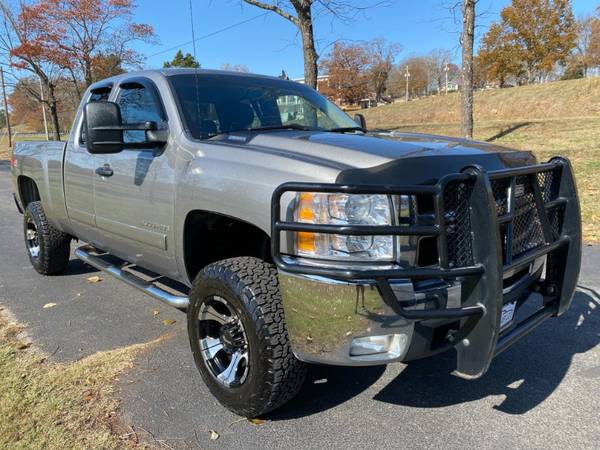 2008 Chevrolet Silverado 2500HD LIKE NEW! - cars & trucks - by... for sale in Forsyth, IA – photo 22