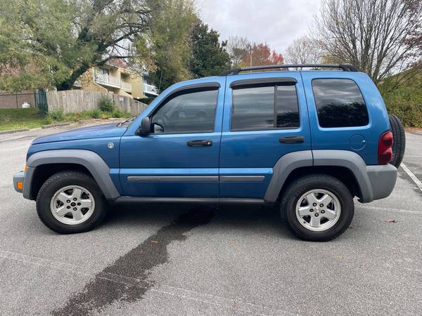 2005 JEEP LIBERTY SPORT 4x4 - cars & trucks - by dealer - vehicle... for sale in Bristol, TN – photo 2