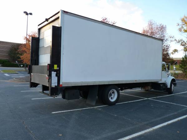2002 International 4700 AUTO 24' Box Truck 7.3L PowerStroke Liftgate... for sale in Duluth, GA – photo 4