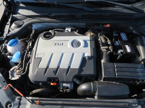 2011 VW Jetta TDI Diesel... 81,000 Miles... $7,700 - cars & trucks -... for sale in Waterloo, IA – photo 15