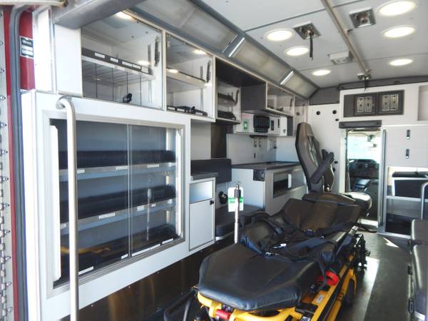Ambulance, 2017 Ford E-350, GasEngine, Runs Good, Newer Tires, Free for sale in Midlothian, IL – photo 16