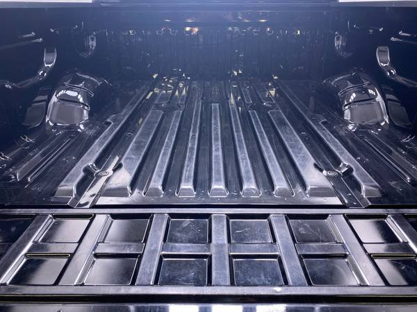 2018 Nissan Titan Crew Cab SV Pickup 4D 5 1/2 ft pickup Black - -... for sale in Columbus, OH – photo 24