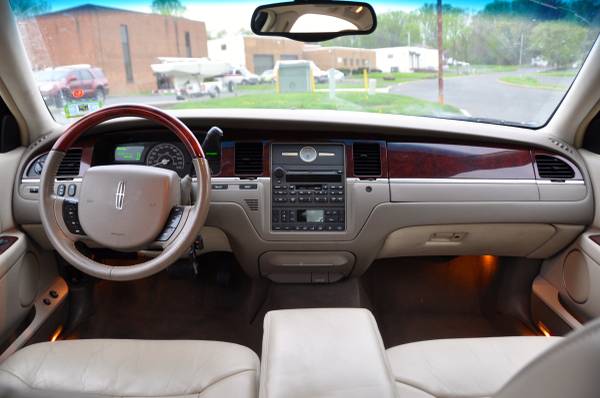 2005 Lincoln Town Car Signature Limited Drives Excellent PA for sale in Feasterville Trevose, PA – photo 15