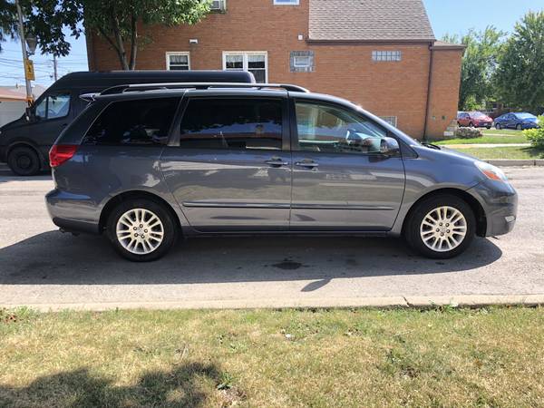 2008 Toyota Sienna XLE - cars & trucks - by owner - vehicle... for sale in Chicago, IL – photo 3
