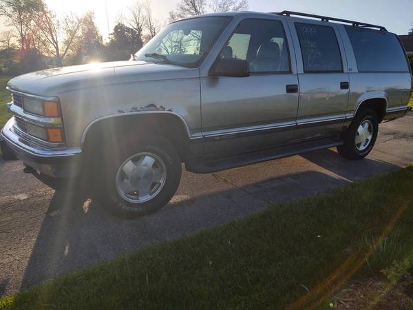 99 Chevy Suburban 1500 LT 4wd for sale in Cedar Rapids, IA – photo 6