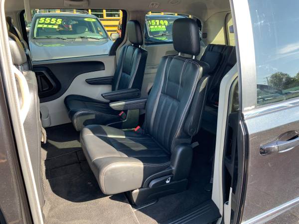 2014 Chrysler Town and Country Touring Edition, WARRANTY/FINANCE AVAIL for sale in Kenosha, WI – photo 15
