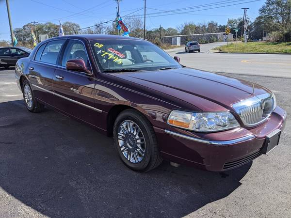 2008 LINCOLN TOWN CAR SIGNATURE L, 4.6 V8, LOW MILES - cars & trucks... for sale in Greenville, SC – photo 4