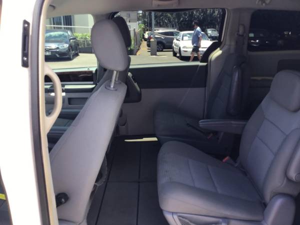2010 Chrysler Town & Country 4dr Wgn Touring - - by for sale in Kahului, HI – photo 14