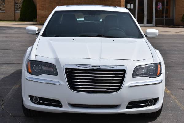 2014 CHRYSLER 300S MINT CONDITION ALL WHEEL DRIVE - cars & for sale in Dearborn, MI – photo 2