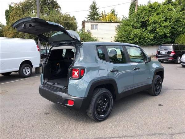 2018 Jeep Renegade 4x4 4WD Sport Sport SUV for sale in Milwaukie, OR – photo 6