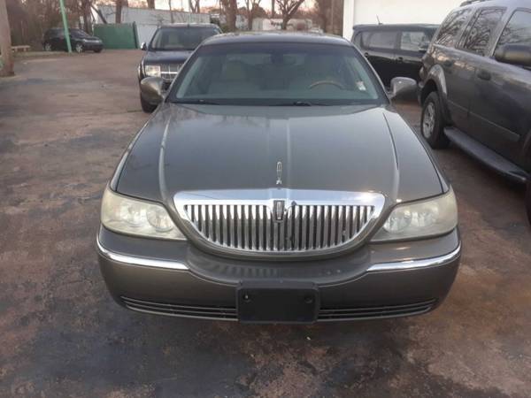2003 Lincoln Town Car SIGNATURE - cars & trucks - by dealer -... for sale in Memphis, TN – photo 2
