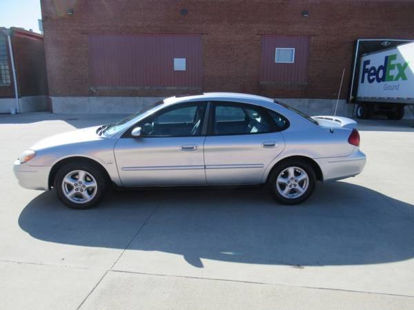 2003 Ford Taurus SES Deluxe 4dr Sedan - - by dealer for sale in Bloomington, IL – photo 4